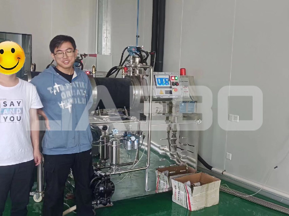 廣東珠海市某新能源有限公司10L棒銷式砂磨機(jī)調(diào)試成功