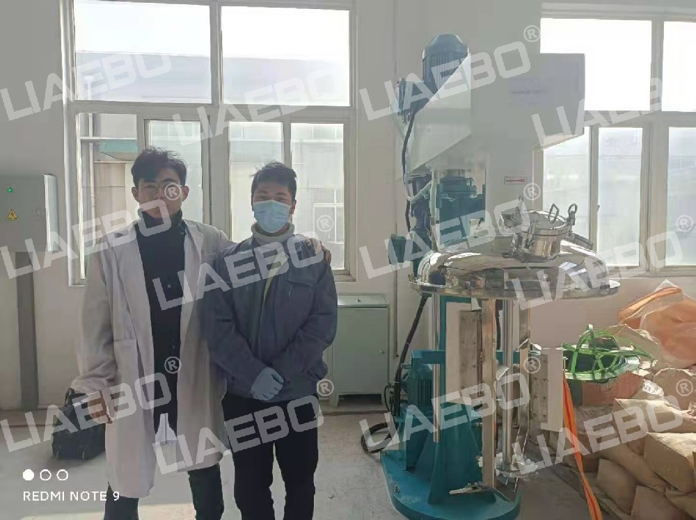 江蘇300L同心雙軸攪拌機調(diào)試成功