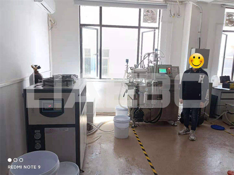 深圳某大學10L陶瓷納米砂磨機調(diào)試成功